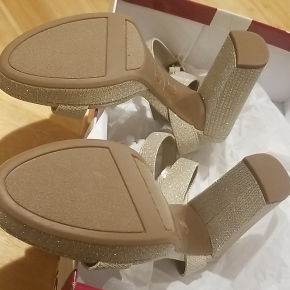 Shoes - Picture 3 of 4